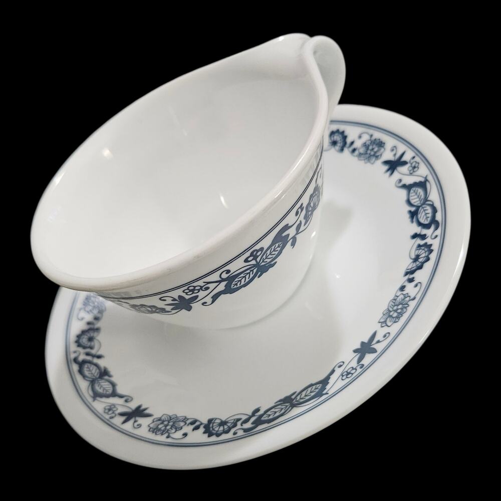 Corelle Livingware Blue Onion Cups & Saucers Set of 4 White Blue Vitrelle USA